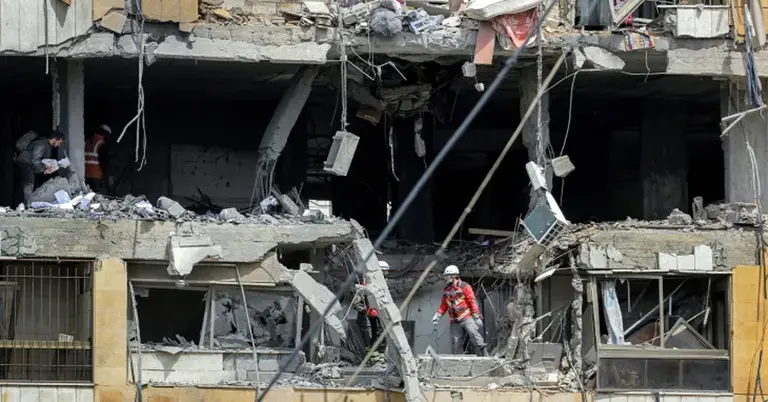 ইসরাইলের হামলায় বৈরুতে ক্ষতিগ্রস্ত ভবন